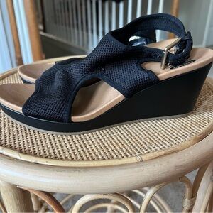Dr. Scholl’s Black Fabric Wedge Sandals